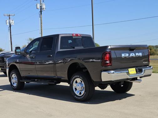 2026 RAM 2500 Tradesman Crew Cab 4x4 6'4' Box