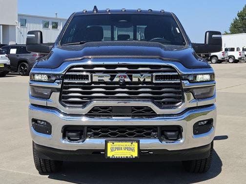 2026 RAM 2500 Tradesman Crew Cab 4x4 6'4' Box