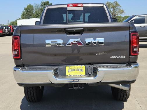 2026 RAM 2500 Tradesman Crew Cab 4x4 6'4' Box