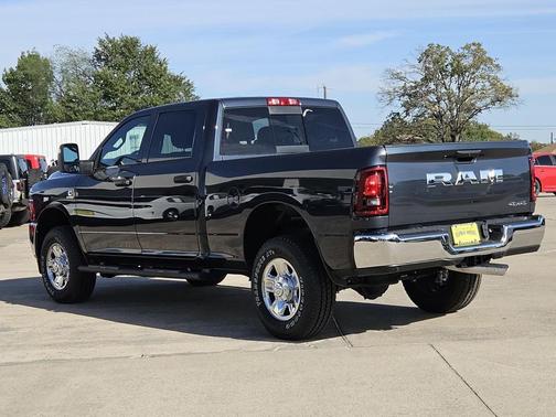 2026 RAM 2500 Tradesman Crew Cab 4x4 6'4' Box