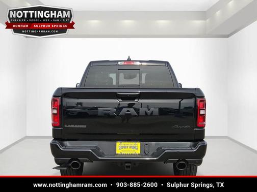 Diamond Black Crystal Pearlcoat 2026 RAM 1500 Laramie