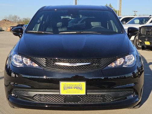 2026 Chrysler Voyager LX