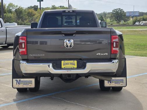 2024 RAM 3500 Laramie Crew Cab 4x4 8' Box