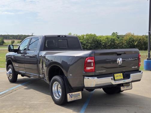 2024 RAM 3500 Laramie Crew Cab 4x4 8' Box