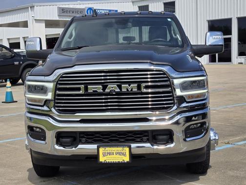 2024 RAM 3500 Laramie Crew Cab 4x4 8' Box