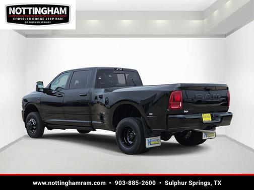 Diamond Black Crystal Pearlcoat 2026 RAM 3500 Laramie Crew Cab 4x4 8' Box