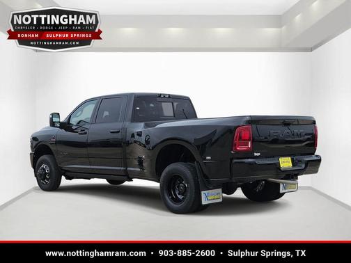 Diamond Black Crystal Pearlcoat 2026 RAM 3500 Laramie Crew Cab 4x4 8' Box