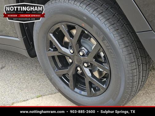 Diamond Black Crystal Pearlcoat 2026 Jeep Grand Cherokee L Altitude