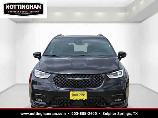 Diamond Black Crystal Pearlcoat 2026 Chrysler Pacifica L