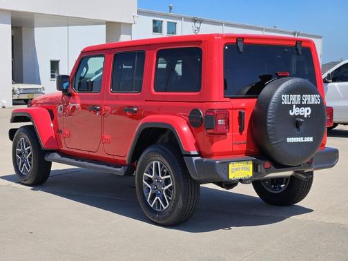 2025 Jeep Wrangler 4-Door Sahara 4x4