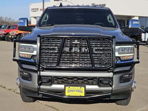 2023 RAM 3500 Laramie Crew Cab 4x4 8' Box