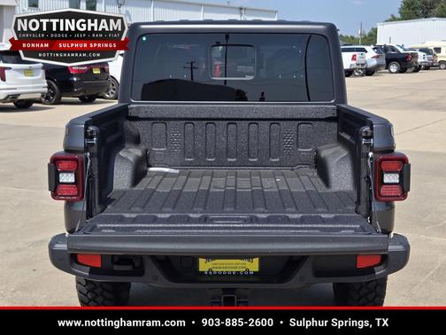 Granite Crystal Metallic Clearcoat 2025 Jeep Gladiator Willys