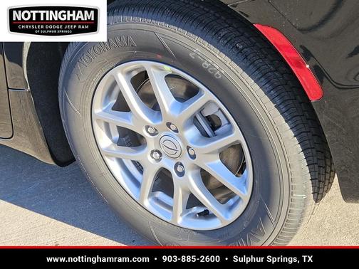 Diamond Black Crystal Pearlcoat 2026 Chrysler Voyager LX