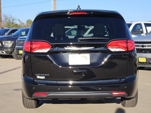 2026 Chrysler Voyager LX
