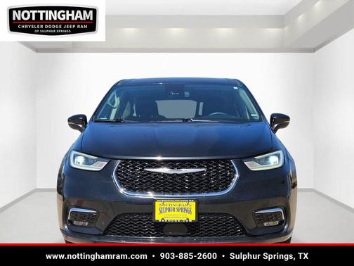 Brilliant Black Crystal Pearlcoat 2023 Chrysler Pacifica Hybrid Touring L