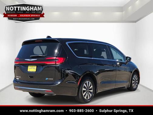 Brilliant Black Crystal Pearlcoat 2023 Chrysler Pacifica Hybrid Touring L