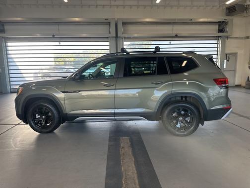 2024 Volkswagen Atlas 2.0T Peak Edition SE w/Technology