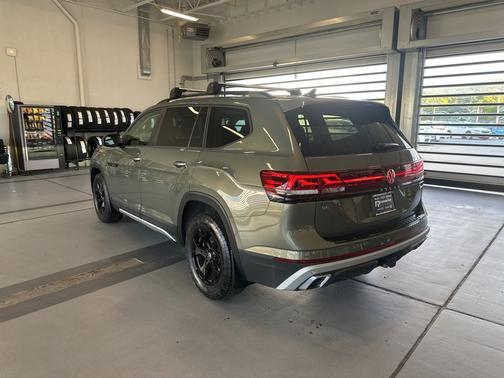 2024 Volkswagen Atlas 2.0T Peak Edition SE w/Technology