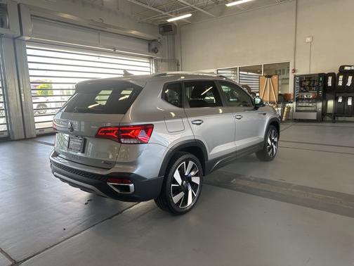 2024 Volkswagen Taos 1.5T SEL