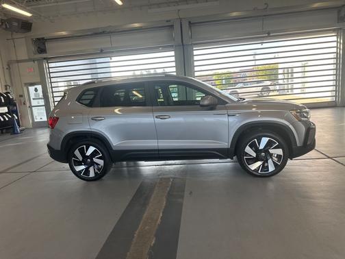 2024 Volkswagen Taos 1.5T SEL