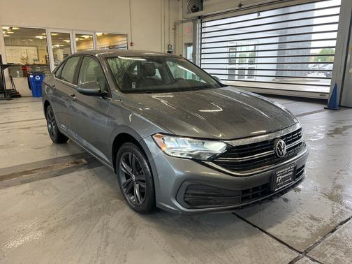 Platinum Gray Metallic 2023 Volkswagen Jetta 1.5T SE