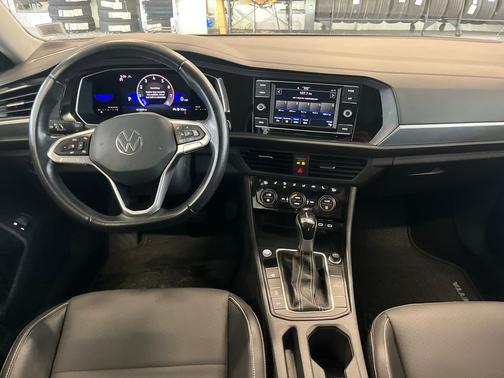 Platinum Gray Metallic 2023 Volkswagen Jetta 1.5T SE