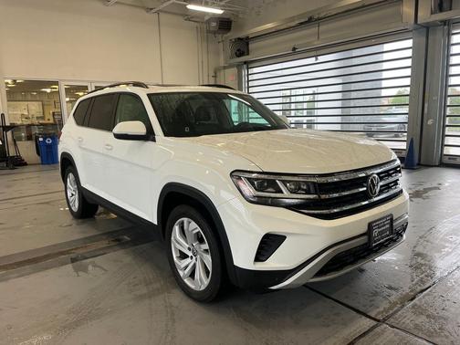 Pure White 2023 Volkswagen Atlas 2.0T SE