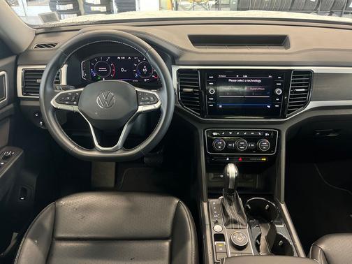 Pure White 2023 Volkswagen Atlas 2.0T SE