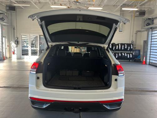 Pure White 2023 Volkswagen Atlas Cross Sport 3.6 V6 SE w/ Technology