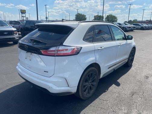 2022 Ford Edge SE