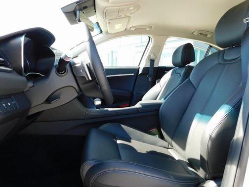 2026 Genesis G70 2.5T RWD