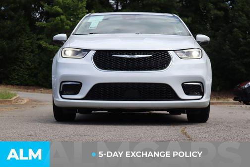 2023 Chrysler Pacifica Touring-L