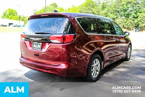 Velvet Red Pearlcoat 2023 Chrysler Voyager LX