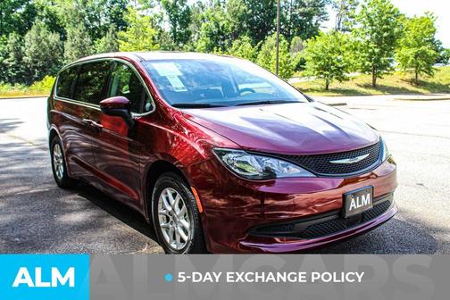 Velvet Red Pearlcoat 2023 Chrysler Voyager LX