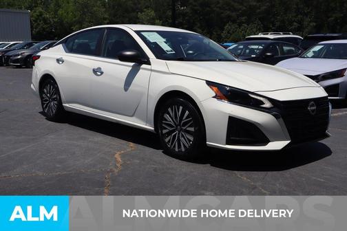 Glacier White 2025 Nissan Altima SV