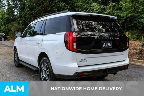 Oxford White 2025 Ford Expedition Active