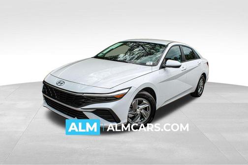 White 2025 Hyundai ELANTRA SE