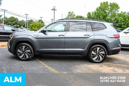 Platinum Gray Metallic 2024 Volkswagen Atlas 2.0T SE w/Technology