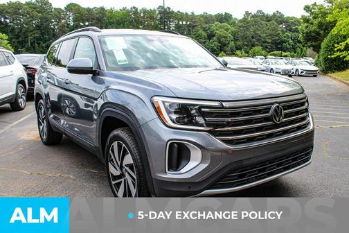 Platinum Gray Metallic 2024 Volkswagen Atlas 2.0T SE w/Technology