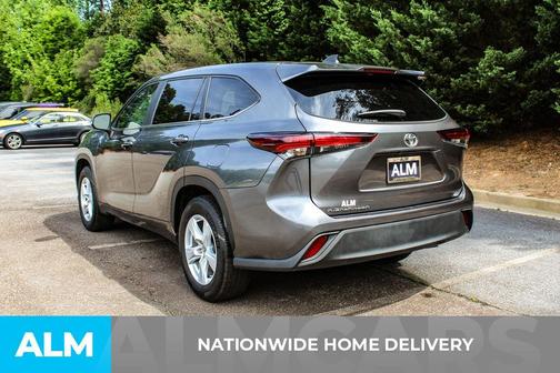 Magnetic Gray Metallic 2025 Toyota Highlander LE