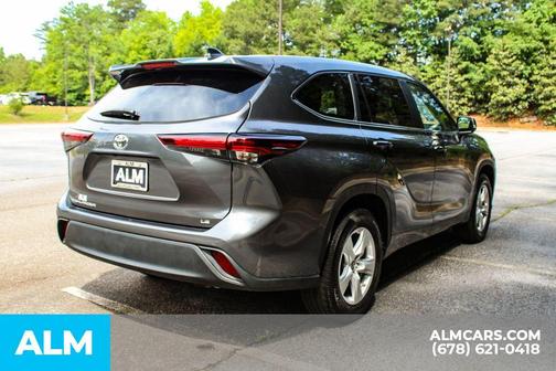Magnetic Gray Metallic 2025 Toyota Highlander LE