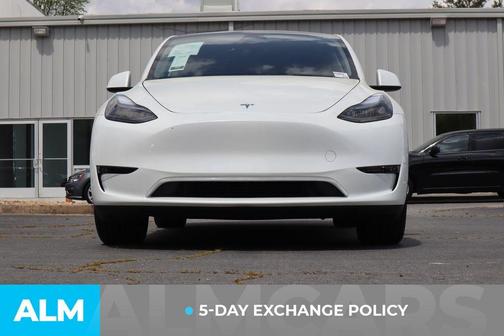 White 2024 Tesla Model Y Long Range