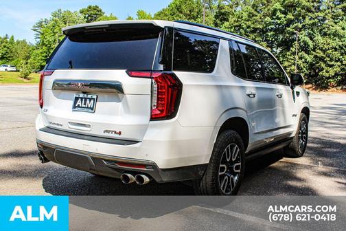 Summit White 2024 GMC Yukon AT4