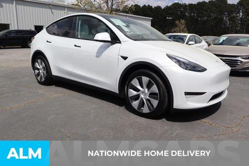 White 2024 Tesla Model Y Long Range