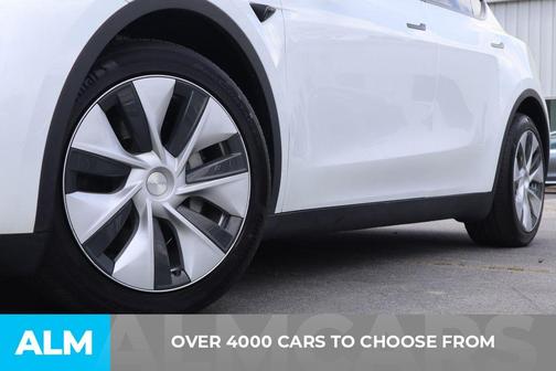 White 2024 Tesla Model Y Long Range