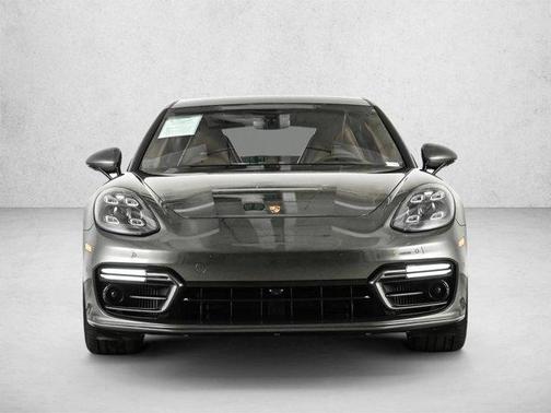 Aventurine Green Metallic 2023 Porsche Panamera GTS
