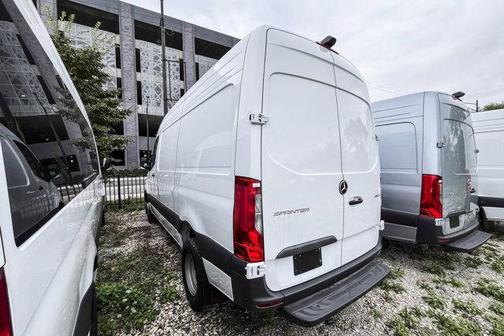 2024 Mercedes-Benz Sprinter 3500 144 WB Standard Roof Cargo