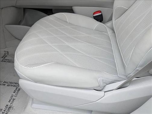 MANUFAKTUR Moonlight White Metallic 2026 Mercedes-Benz EQS 550 Base 4MATIC