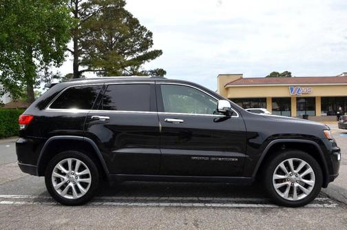 Diamond Black Crystal Pearlcoat 2017 Jeep Grand Cherokee Limited