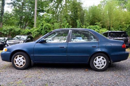2000 Toyota Corolla LE